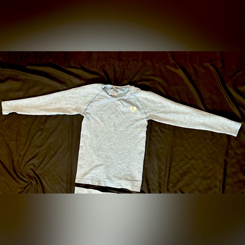 Women’s best size medium seamless long sleeve top with thumb holes